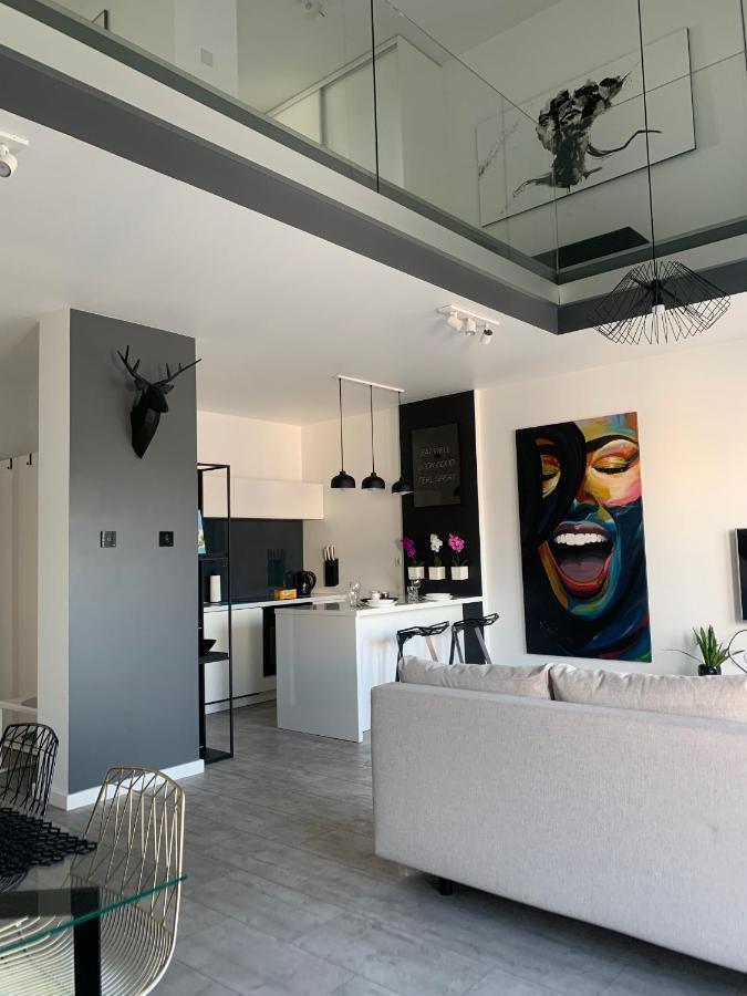 ウッチTwo-Levels Penthouse With A Garden In The City Centerアパートメント エクステリア 写真