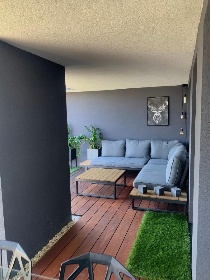 ウッチTwo-Levels Penthouse With A Garden In The City Centerアパートメント エクステリア 写真